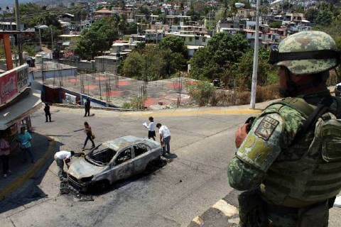 Bilder des Tages Mexiko: Polizeieinsatz in Acapulco April 29, 2018 - EUM20180429JUS02.JPG.ACAPULCO, Gro. ViolenceViolencia-Guerrero.- De acuerdo con las autoridades, Acapulco es de las ciudades mas vigiladas de Guerrero, en ella se encuentran agentes de distintas corporaciones: militares, marinos, policias federales, estatales y municipales. Foto: Agencia EL UNIVERSALMAVC  - ZUMAu78_ 20180429_zaf_u78_521 Copyright: xElxUniversalx