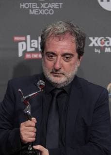 Spanish Javier Olivarez poses with his award Platino to the Best TV Series El Ministerio del Tiempo , during the Platino Awards 2018 in Playa del Carmen, Quintana Roo, Mexico, 29 April 2018. Platino Awards 2018 !ACHTUNG: NUR REDAKTIONELLE NUTZUNG!  Copyright: xMarioxGuzmanx PLA18 20180430-636606657509898241
