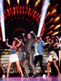 Spanish actor Asier Etxeandía (C) performs during the 5th edition of the Platino Awards held in Playa del Carmen, Mexico, 29 April 2018 (issued 30 April 2018). Platino Awards !ACHTUNG: NUR REDAKTIONELLE NUTZUNG!  Copyright: xJOSExMENDEZx GRAF5810 20180430-636606754858988559