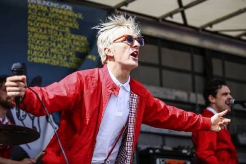 Hand in hand demonstration against right in which, among others, the band Kraftklub participated and played a 20 minute concert At the same time there is a lift of the right-wing neo-Nazi Kleinparter Der III Weg statt Chemnitz 01 05 2018 Foto:xM.xPatzigx xFuturexImage
