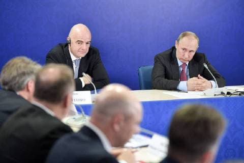 Bilder des Tages SOCHI, RUSSIA â€“ MAY 3, 2018: FIFA President Gianni Infantino (L) and Russia s President Vladimir Putin at a meeting of the Supervisory Board of the 2018 FIFA World Cup Russia Local Organising Committee. Alexei Nikolsky Russian Presidential Press and Information Office TASS  TS07DEE6