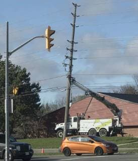 (180505) -- TORONTO, May 5, 2018 -- An electric rescue vehicle works on a hydro pole during high wind weather in Toronto, Canada, May 4, 2018. Environment Canada issued a weather alert for severe winds in the Toronto area on Friday, the wind climbed up to 100km h in some areas. ) (hy) CANADA-TORONTO-WEATHER-HIGH WIND ZouxZheng 