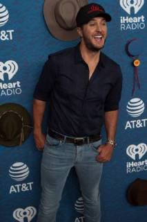 May 5, 2018 - Austin, Texas, USA - Luke Bryan walks the Red Carpet at the iHeart Country Music Fest in Austin, Texas on May 5th, 2018 (05 05 18). Photo of LUKE BRYAN. Austin USA - ZUMAm222 20180505_zap_m222_012 Copyright: xMichaelxMullenixx