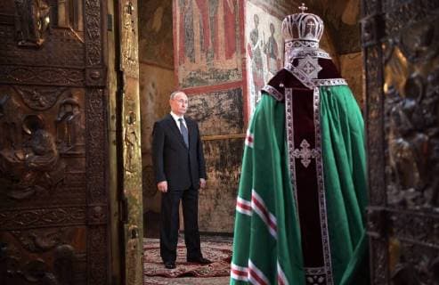 Themen der Woche KW 19 Bilder des Tages Russland, Putin nach Vereidigung bei Gottesdienst in Moskau MOSCOW, RUSSIA â€“ MAY 7, 2018: Vladimir Putin (L) during a service at the Moscow Kremlin s Cathedral of the Annunciation conducted by Patriarch Kirill of Moscow and All Russia after being sworn in as President of Russia. Alexei Nikolsky Russian Presidential Press and Information Office TASS  TS07E69D