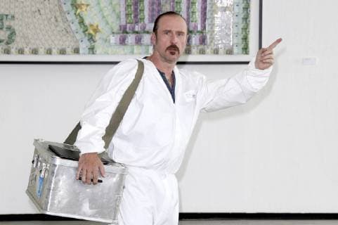Bjarne Mädel at the photo shoot on the set of the NDR Comedy Series The crime scene cleaner of the Barlach Halle K Hamburg 07 05 2018 Foto:xH.xHartmannx xFuturexImage