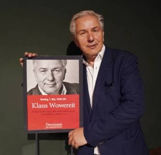 Entertainment Bilder der Woche KW 19 Bilder des Tages Klaus Wowereit GER, Berlin, 20180507, Klaus Wowereit, ehemaliger Regierender Bürgermeister von Berlin,bei seiner Buchvorstellung, Sexy aber nicht mehr so arm: mein Berlin, Autoren, Klaus Wowereit und Enrik Lauer, bei Dussmann *** Klaus Wowereit GER Berlin 20180507 Klaus Wowereit Former Governing Mayor of Berlin at his book presentation Sexy but not so poor my Berlin authors Klaus Wowereit and Enrik Lauer at Dussmann
