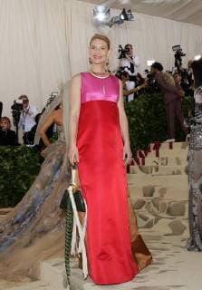Claire Danes arrives on the red carpet at The Metropolitan Museum of Art s Costume Institute Benefit Heavenly Bodies: Fashion and the Catholic Imagination at Metropolitan Museum of Art in New York City on May 7, 2018.  NYP20180507381 JOHNxANGELILLO
