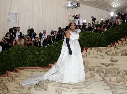 Mindy Kaling arrives on the red carpet at The Metropolitan Museum of Art s Costume Institute Benefit Heavenly Bodies: Fashion and the Catholic Imagination at Metropolitan Museum of Art in New York City on May 7, 2018.  NYP20180507313 JOHNxANGELILLO