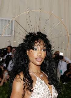 SZA arrives on the red carpet at The Metropolitan Museum of Art s Costume Institute Benefit Heavenly Bodies: Fashion and the Catholic Imagination at Metropolitan Museum of Art in New York City on May 7, 2018.  NYP20180507329 JOHNxANGELILLO