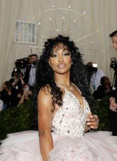 SZA arrives on the red carpet at The Metropolitan Museum of Art s Costume Institute Benefit Heavenly Bodies: Fashion and the Catholic Imagination at Metropolitan Museum of Art in New York City on May 7, 2018.  NYP20180507327 JOHNxANGELILLO