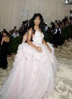 SZA arrives on the red carpet at The Metropolitan Museum of Art s Costume Institute Benefit Heavenly Bodies: Fashion and the Catholic Imagination at Metropolitan Museum of Art in New York City on May 7, 2018.  NYP20180507328 JOHNxANGELILLO