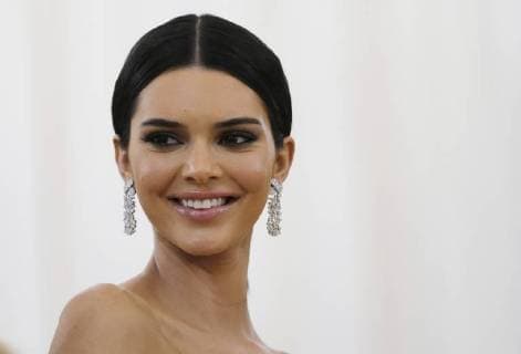 Kendall Jenner arrives on the red carpet at The Metropolitan Museum of Art s Costume Institute Benefit Heavenly Bodies: Fashion and the Catholic Imagination at Metropolitan Museum of Art in New York City on May 7, 2018.  NYP20180507742 JOHNxANGELILLO