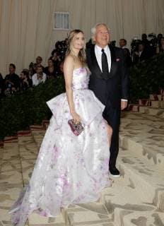 Ricki Noel Lander and Robert Kraft arrive on the red carpet at The Metropolitan Museum of Art s Costume Institute Benefit Heavenly Bodies: Fashion and the Catholic Imagination at Metropolitan Museum of Art in New York City on May 7, 2018.  NYP20180507268 JOHNxANGELILLO