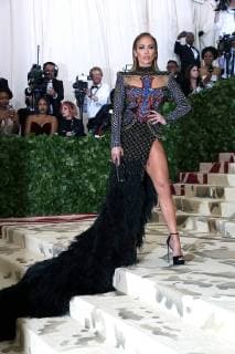 May 7, 2018 - New York, N.Y, USA - JENNIFER LOPEZ attends the Metropolitan Museum of Art Costume Institute Benefit with exhibition of Heavenly Bodies: Fashion and the Catholic Imagination .The Met Museum, NYC.May 7, 2018.Photos by , Globe Photos Inc. New York USA - ZUMAms4_ 20180507_zaa_ms4_058 Copyright: xSoniaxMoskowitzx