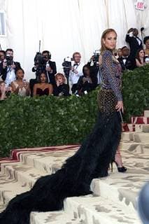 May 7, 2018 - New York, N.Y, USA - JENNIFER LOPEZ attends the Metropolitan Museum of Art Costume Institute Benefit with exhibition of Heavenly Bodies: Fashion and the Catholic Imagination .The Met Museum, NYC.May 7, 2018.Photos by , Globe Photos Inc. New York USA - ZUMAms4_ 20180507_zaa_ms4_059 Copyright: xSoniaxMoskowitzx