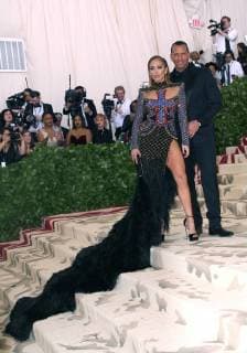 May 7, 2018 - New York, N.Y, USA - JENNIFER LOPEZ, ALEX RODRIGUEZ attend the Metropolitan Museum of Art Costume Institute Benefit with exhibition of Heavenly Bodies: Fashion and the Catholic Imagination .The Met Museum, NYC.May 7, 2018.Photos by , Globe Photos Inc. New York USA - ZUMAms4_ 20180507_zaa_ms4_063 Copyright: xSoniaxMoskowitzx
