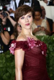 May 7, 2018 - New York, N.Y, USA - SCARLETT JOHANSSON attends the Metropolitan Museum of Art Costume Institute Benefit with exhibition of Heavenly Bodies: Fashion and the Catholic Imagination .The Met Museum, NYC.May 7, 2018.Photos by , Globe Photos Inc. New York USA - ZUMAms4_ 20180507_zaa_ms4_076 Copyright: xSoniaxMoskowitzx
