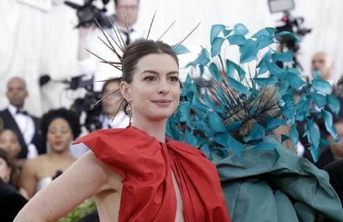 Francis McDermott and Anne Hathaway arrive on the red carpet at The Metropolitan Museum of Art s Costume Institute Benefit Heavenly Bodies: Fashion and the Catholic Imagination at Metropolitan Museum of Art in New York City on May 7, 2018.  NYP20180507817 JOHNxANGELILLO