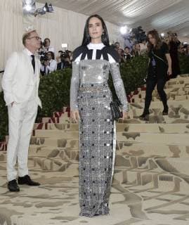 Jennifer Connelly arrives on the red carpet at The Metropolitan Museum of Art s Costume Institute Benefit Heavenly Bodies: Fashion and the Catholic Imagination at Metropolitan Museum of Art in New York City on May 7, 2018.  NYP20180507733 JOHNxANGELILLO