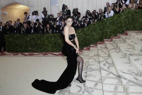 Kylie Jenner arrives on the red carpet at The Metropolitan Museum of Art s Costume Institute Benefit Heavenly Bodies: Fashion and the Catholic Imagination at Metropolitan Museum of Art in New York City on May 7, 2018.  NYP20180507767 JOHNxANGELILLO