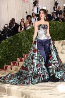 May 7, 2018 - New York, N.Y, USA - AMAL CLOONEY attends the Metropolitan Museum of Art Costume Institute Benefit with exhibition of Heavenly Bodies: Fashion and the Catholic Imagination .The Met Museum, NYC.May 7, 2018.Photos by , Globe Photos Inc. New York USA - ZUMAms4_ 20180507_zaa_ms4_097 Copyright: xSoniaxMoskowitzx