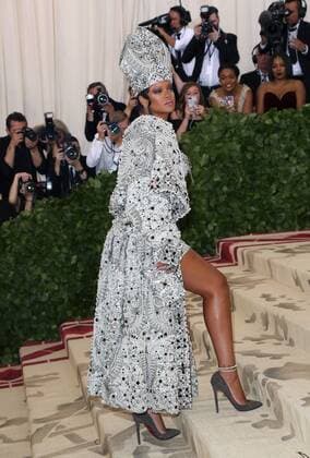 May 7, 2018 - New York, N.Y, USA - RIHANNA attends the Metropolitan Museum of Art Costume Institute Benefit with exhibition of Heavenly Bodies: Fashion and the Catholic Imagination .The Met Museum, NYC.May 7, 2018.Photos by , Globe Photos Inc. New York USA - ZUMAms4_ 20180507_zaa_ms4_106 Copyright: xSoniaxMoskowitzx