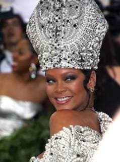 May 7, 2018 - New York, N.Y, USA - RIHANNA attends the Metropolitan Museum of Art Costume Institute Benefit with exhibition of Heavenly Bodies: Fashion and the Catholic Imagination .The Met Museum, NYC.May 7, 2018.Photos by , Globe Photos Inc. New York USA - ZUMAms4_ 20180507_zaa_ms4_109 Copyright: xSoniaxMoskowitzx