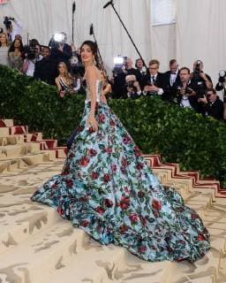 May 7, 2018 - New York, NY, U.S. - 07 May 2018 - New York, New York - Amal Clooney. 2018 Metropolitan Museum of Art Costume Institute Gala: Heavenly Bodies: Fashion and the Catholic Imagination. Photo Credit: Christopher Smith AdMedia New York U.S. - ZUMAa123 20180507_zaa_a123_338 Copyright: xChristopherxSmithAdmediax