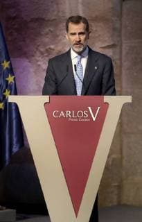 Spain s King Felipe VI (C) delivers his speech during the handover ceremony of the XII Carlos V European Award to the President of the EU Parliament, Italian Antonio Tajani, at the Monastery of Yuste in Caceres, Spain, 09 May 2018. Antonio Tajani receives the Carlos V European Award !ACHTUNG: NUR REDAKTIONELLE NUTZUNG!  Copyright: xBALLESTEROSx GRAF2500 20180509-636614696569927391