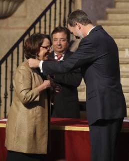 Spain s King Felipe VI (R) presents a medal to the new member of the European and Ibero-American Academy of Yuste, the Ibero-American Secretary-General, Rebeca Grynspan, during the XII Carlos V European Award handover ceremony held at the Monastery of Yuste in Caceres, Spain, 09 May 2018. The President of the EU Parliament, Antonio Tajani, received the Carlos V European Award during the ceremony. Antonio Tajani receives the Carlos V European Award !ACHTUNG: NUR REDAKTIONELLE NUTZUNG!  Copyright: xBALLESTEROSx GRAF2541 20180509-636614701761523451