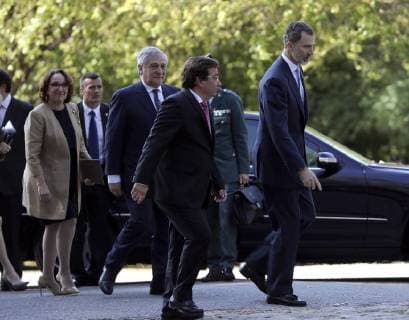 Spain s King Felipe VI (R) and the President of the EU Parliament, Antonio Tajani, (3R) arrive for the XII Carlos V European Award handover ceremony at the Monastery of Yuste in Caceres, Spain, 09 May 2018. Tajani received the Carlos V European Award during the ceremony. Antonio Tajani receives the Carlos V European Award !ACHTUNG: NUR REDAKTIONELLE NUTZUNG!  Copyright: xBALLESTEROSx GRAF2563 20180509-636614703037943832
