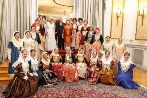 Entertainment Bilder der Woche KW 19 Entertainment Bilder des Tages May 9, 2018 - Athens, Greece - The Prince of Wales and the Duchess of Cornwall with President of Greece Prokopios Pavlopoulos and his wife Vlassia pose for a photograph as they attend an official dinner at the Presidential Mansion in Athens, Greece, as part of their visit to the country. Athens Greece - ZUMAe114 20180509_zaa_e114_003 Copyright: xEurokinissix