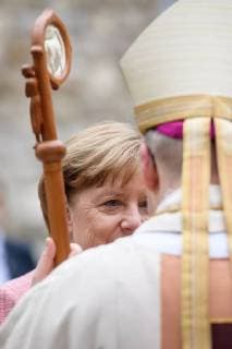 Presentation of the International Charlemagne Prize to Aachen 10 05 2018 Federal Chancellor Dr Angela Merkel welcomes the Aachen Bishop Dr Helmut Dies at the presentation of the International Charlemagne Prize to Aachen on 10 05 2018 Aacgeb NRW Germany
