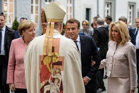 Presentation of the International Charlemagne Prize to Aachen 10 05 2018 Federal Chancellor Dr Angela Merkel French President Emmanuel Macron Brigitte Macron with the Bishop of Aachen Bishop Dr Helmut at the presentation of the International Charlemagne Prize to Aachen on 10 05 2018 Aacgeb NRW Germany