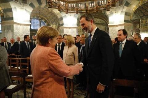 EL REY ASISTE EN ALEMANIA A LOS ACTOS CON MOTIVO DE LA ENTREGA DEL PREMIO INTERNACIONAL CARLOMAGNO 2018 AL PRESIDENTE DE FRANCIA, EMMANUEL MACRON 10 05 2018 German Chancellor Angela Merkel, French President Emmanuel Macron and his wife Brigitte, King Felipe of Spain on occasion of the Charlemagne Prize awarding in Aachen, Germany. EP888 Cordon PRess  CasaxReal EL REY ASISTE EN ALEMANIA A LOS ACTOS CON MOTIVO DE LA ENTREGA D