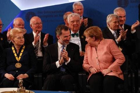 EL REY ASISTE EN ALEMANIA A LOS ACTOS CON MOTIVO DE LA ENTREGA DEL PREMIO INTERNACIONAL CARLOMAGNO 2018 AL PRESIDENTE DE FRANCIA, EMMANUEL MACRON 10 05 2018 German Chancellor Angela Merkel, French President Emmanuel Macron and his wife Brigitte, King Felipe of Spain on occasion of the Charlemagne Prize awarding in Aachen, Germany. EP888 Cordon PRess  CasaxReal EL REY ASISTE EN ALEMANIA A LOS ACTOS CON MOTIVO DE LA ENTREGA D