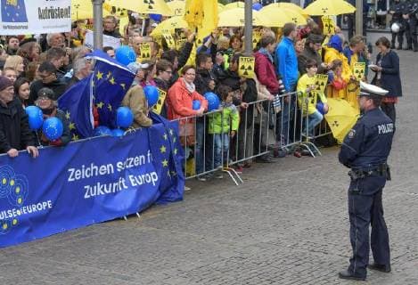 Presentation of the Charlemagne Prize 2018 to Emmanuel Macron The picture shows groups of demonstrators for Europe and against the Belgian nuclear power plant Thiange 2018 Presentation of the Charlemagne Prize 2018 to Emmanuel Macron