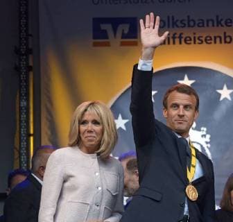 Presentation of the Charlemagne Prize 2018 to Emmanuel Macron The picture shows the French President Emmanuel Macron with his wife on the stage of the Katschhof in Aachen 2018 Awarding of the Karlspreis 2018 to Emmanuel Macron