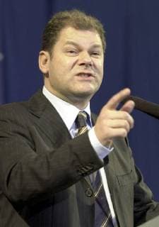 SPD-Generalsekretär Olaf Scholz spricht am Samstag (30.11.2002) vor den Delegierten des SPD-Landesparteitages in Bosen. Scholz erklärte den SPD-Mitgliedern die Hintergründe der aktuellen Regierungspolitik und betonte, dass die Bundesregierung Steuern senke und nicht erhöhe. Es würden nur Begünstigungen gestrichen und Regelungen vereinfacht. *** SPD General Secretary Olaf Scholz speaks on Saturday 30 11 2002 before the delegates of the SPD state party conference in Bosen Scholz explained to the SPD members the background of the current government policy and emphasized that the federal government cuts taxes and does not increase It would only cancel benefits and simplify regulations