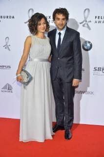 Oliver Wnuk with his sister arrival to the award ceremony and honoring the 15 Felix Burde Award at the Hotel Adlon Kempinski in Berlin on 13 05 2018