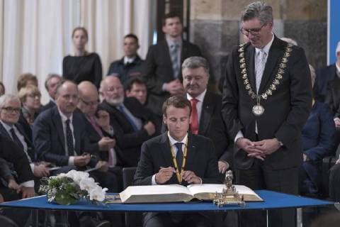 French President Emmanuel Macron has been honored with the International Charlemagne Prize at Aachen In the circle of Heads of State and Government and former Charlemagne Prize winners, the French President was honored in the Coronation Hall in Aachen Photo Mayor of Aachen Marcel Philipp Petro Poroshenko Ukraine Aachen Coronation Hall NRW Germany