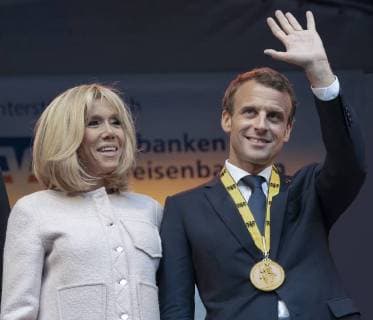 French President Emmanuel Macron has been honored with the International Charlemagne Prize in Aachen In the circle of heads of state and government and former Charlemagne Prize winners, the French President was honored in the Coronation Hall in Aachen. Foto Brigitte and Emmanuel Macron Aachen Coronation Hall NRW Germany