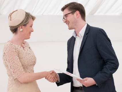 Bilder des Tages Queen Mathilde of Belgium and German finalist Samuel Hasselhorn pictured during the award ceremony for the laureates of the Queen Elisabeth Competition for Voice 2018, at the Queen Elisabeth Music Chapel (Chapelle Musicale Reine Elisabeth - Muziekkapel Koningin Elisabeth), in Waterloo, Tuesday 15 May 2018.  BENOITxDOPPAGNE 05346587