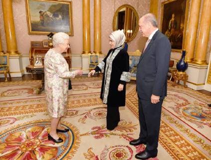 Entertainment Bilder der Woche KW20 Bilder des Tages . 15 05 2018. London, United Kingdom. President of Turkey Recep Tayyip Erdogan with his wife Emine are greeted by Queen Elizabeth II during a private audience at Buckingham Palace in London.  xROTAx xi-Imagesx IIM-17742-0004