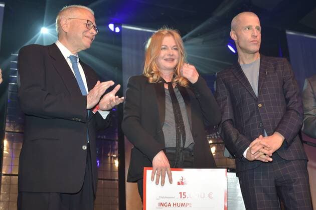 Dr Michael Jacobson Son of Fred Jay Inga Humpe Fred Jay Prize winner 2018 Benjamin von Stuttrad Barre Laudator 30 years Fred Jay Award ceremony in Berlin in the Columbiahalle on 15 05 2018