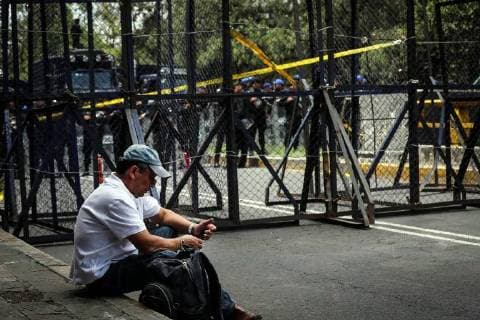 Mexiko: Proteste von Taxifahrern in Mexiko-Stadt May 17, 2018 - EUM20180517ACT03.JPG.CIUDAD DE MEXICO HighwayVialidad-CDMX.- Ante la llegada de transportistas taxistas del Estado de Mexico en marcha a los pinos se instala un operativo de seguridad en calzada del Chivatito como prevencion, 17 de mayo de 2018. Foto: Agencia EL UNIVERSALJuan Carlos ReyesMAVC  - ZUMAu78_ 20180517_zaf_u78_540 Copyright: xElxUniversalx