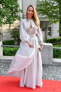 Sylvia WALKER Sky Presenter Single Image Cut Out Full Body Shot Full Figure Red Carpet Red Carpet Bavarian Television Award 2018 on 18 05 2018