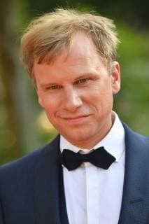 Robert STADLOBER Actor single image truncated single portrait portrait portrait red carpet Red Carpet Bavarian Television Award 2018 on 18 05 2018