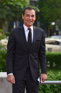 Erol SANDER Actor single image truncated single motive half figure half figure red carpet Red Carpet Bavarian Television Award 2018 on 18 05 2018