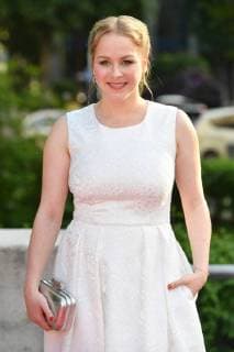 Jasmin SCHWIERS actress single image truncated single motive half figure half figure red carpet Red Carpet Bavarian Television Award 2018 on 18 05 2018